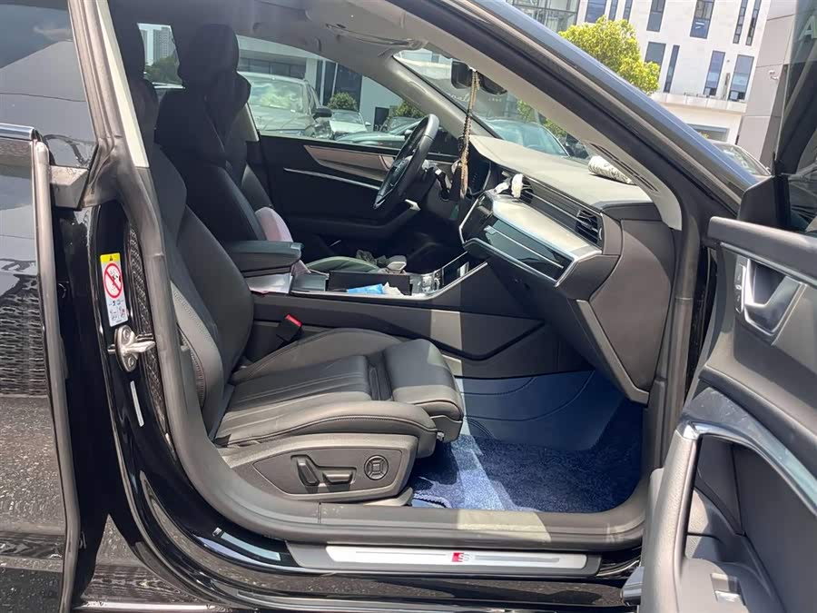 Audi A7 2023 car image #10