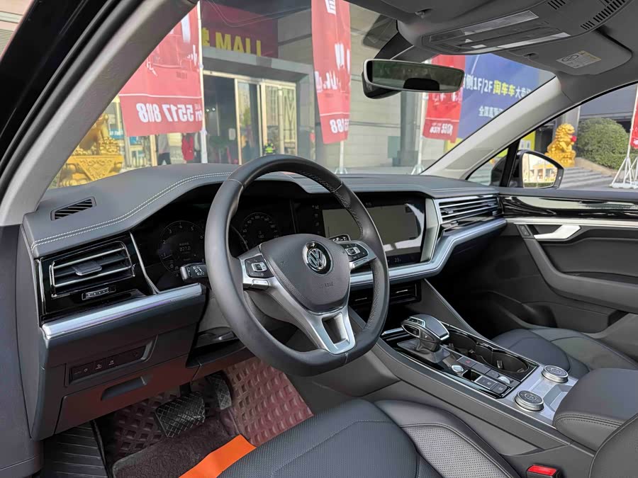 Volkswagen Touareg 2019 car image #10