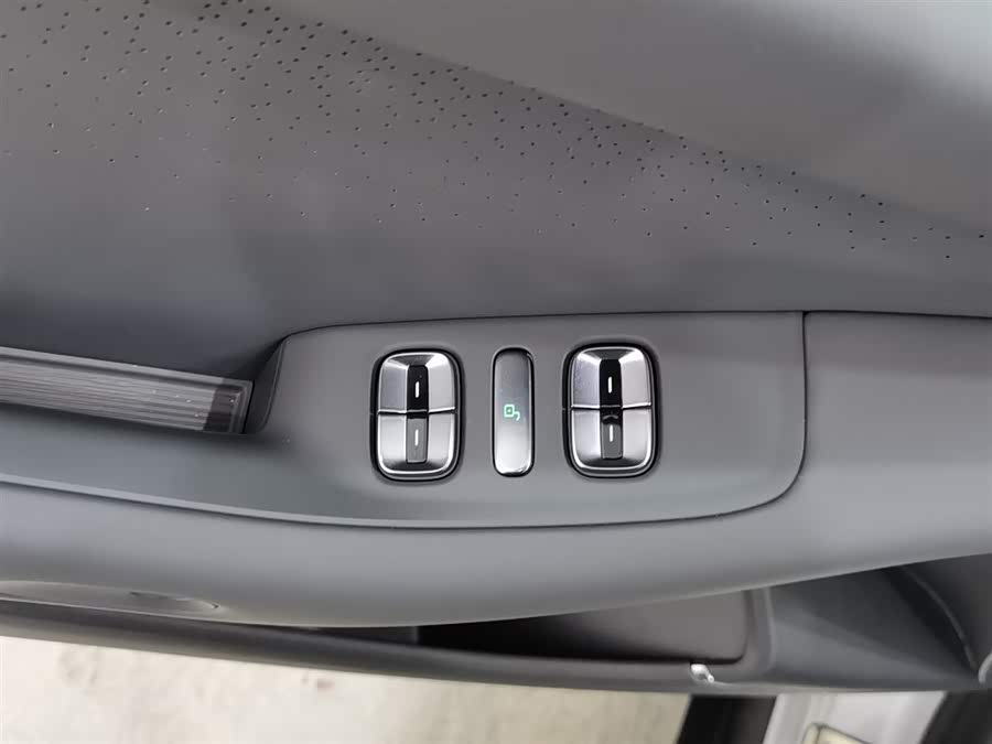 Xpeng P7+ 2024 car image #10