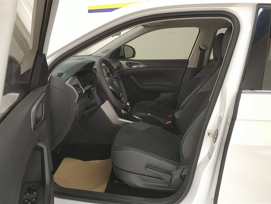 Volkswagen T-Cross 2019 car image #10