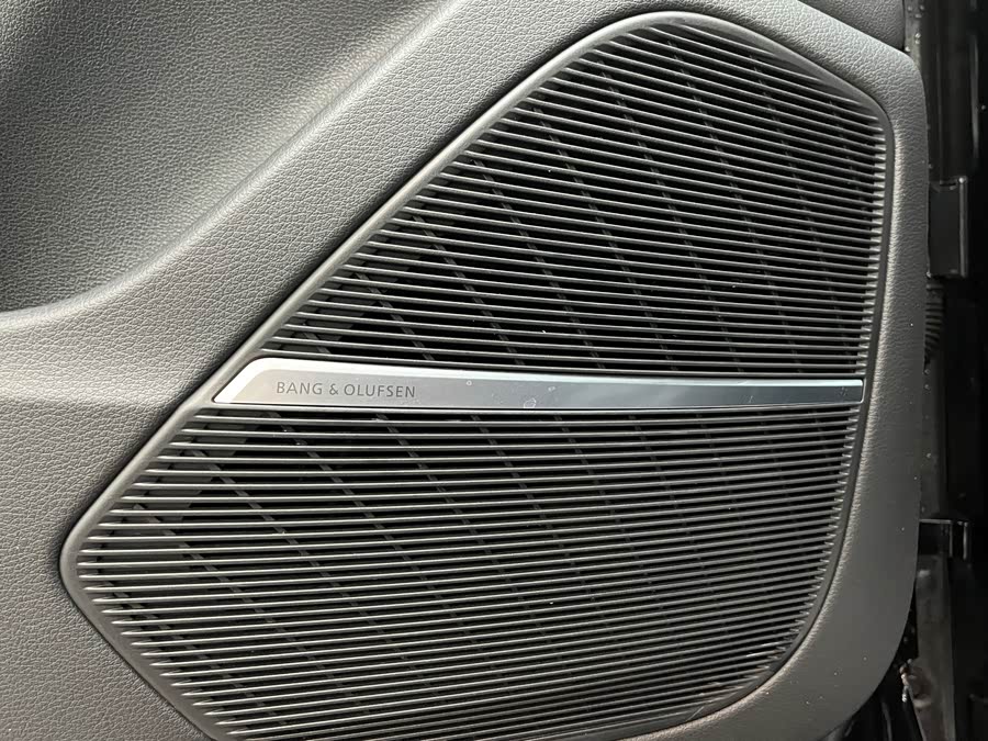 Audi Q8 2022 car image #10