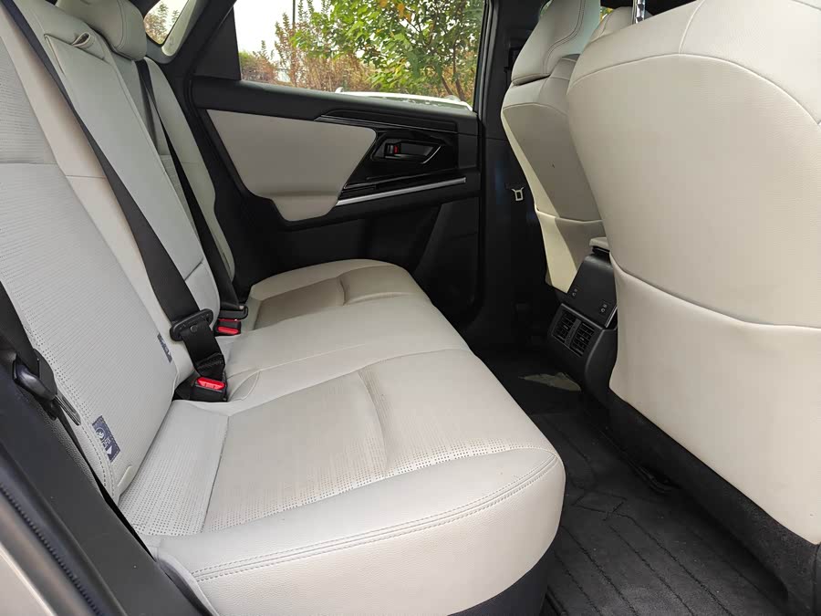 Toyota bZ4X 2022 immagine di auto #10