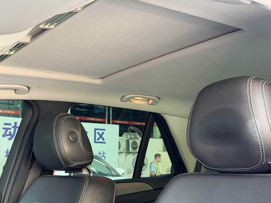 Mercedes-Benz M Class 2015 car image #10