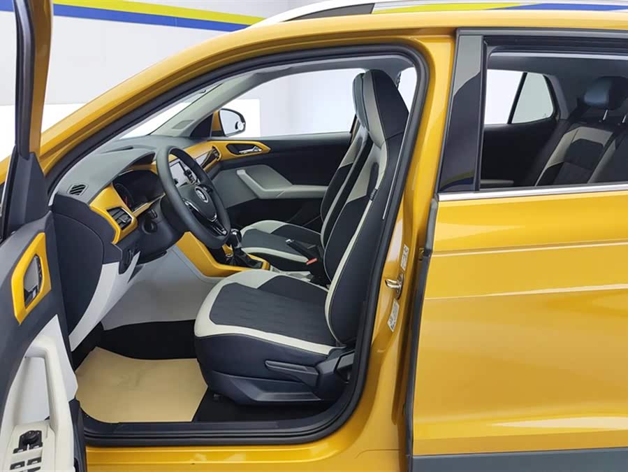 Volkswagen T-Cross 2019 car image #10