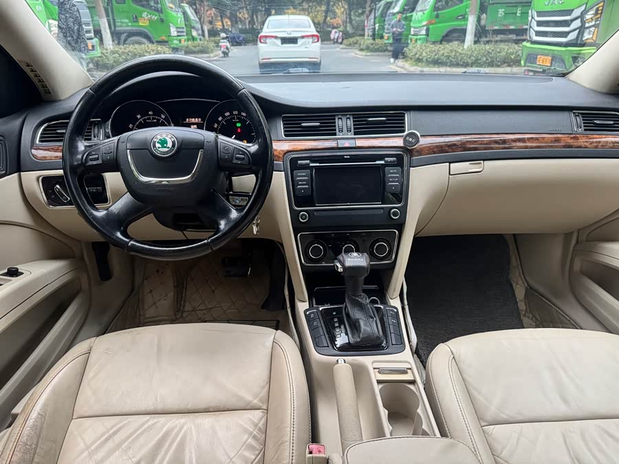 Skoda Superb 2012 image de voiture #10