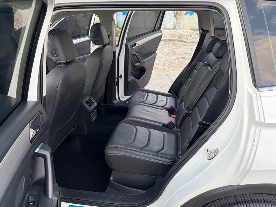 Volkswagen Tiguan L 2019 #10 Volkswagen Tiguan L 2019 car image #10