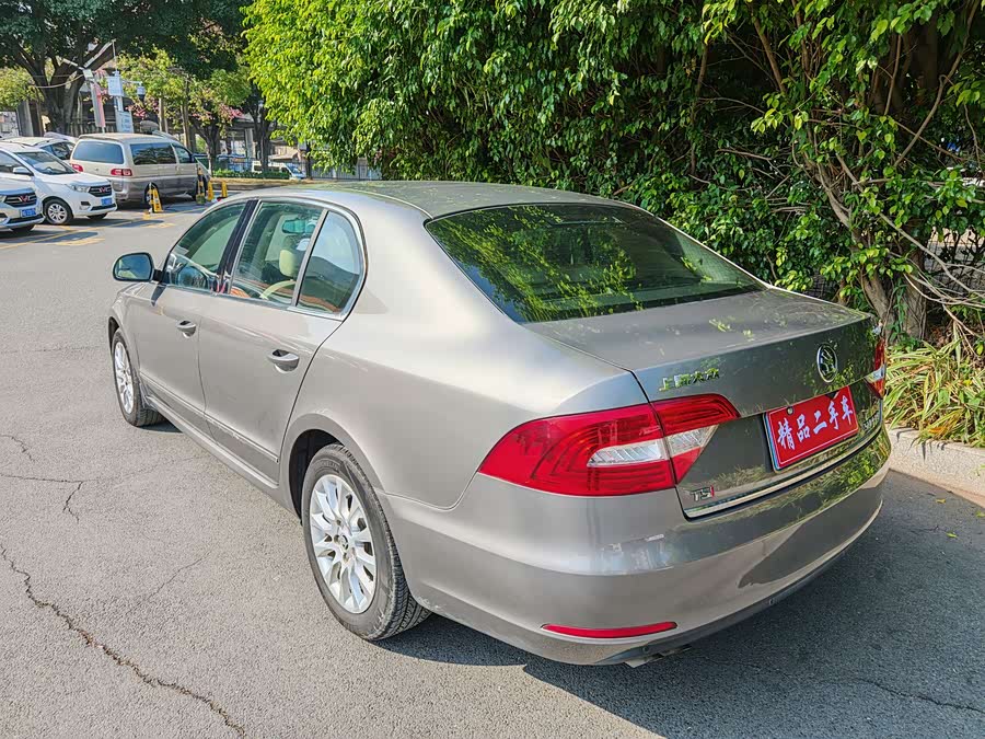 Skoda Superb 2014 car image #10