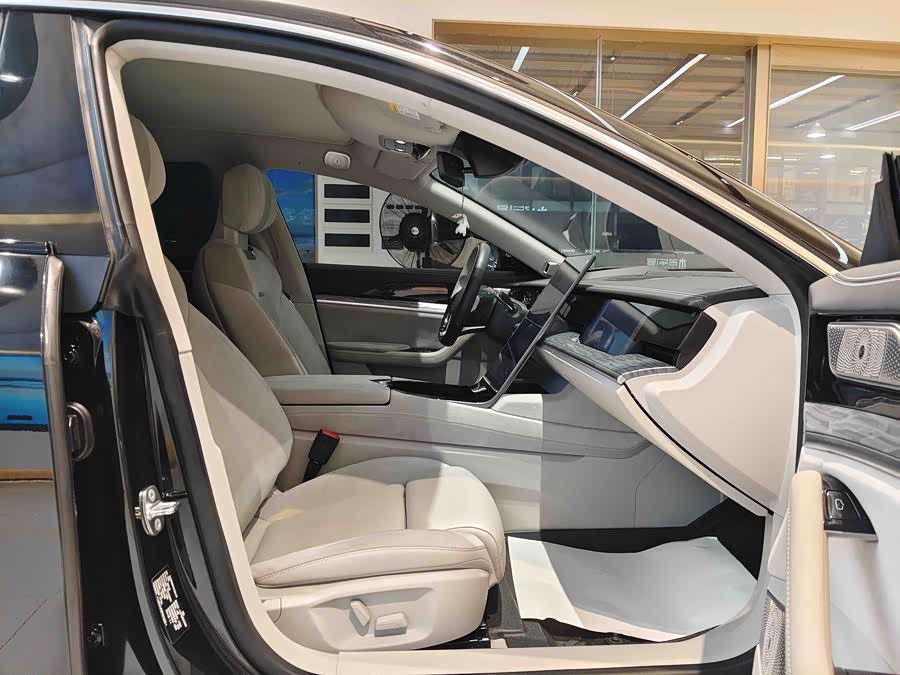 哪吒汽车 哪吒S 2023 汽车图片 #10