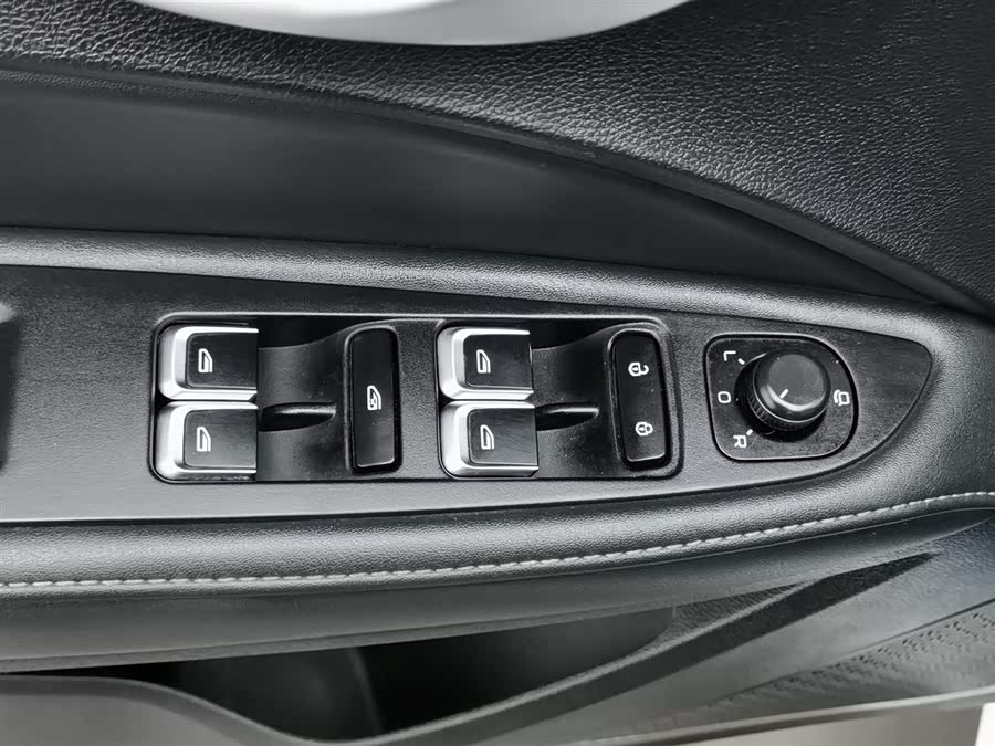 GEELY Emgrand 2018 car image #10