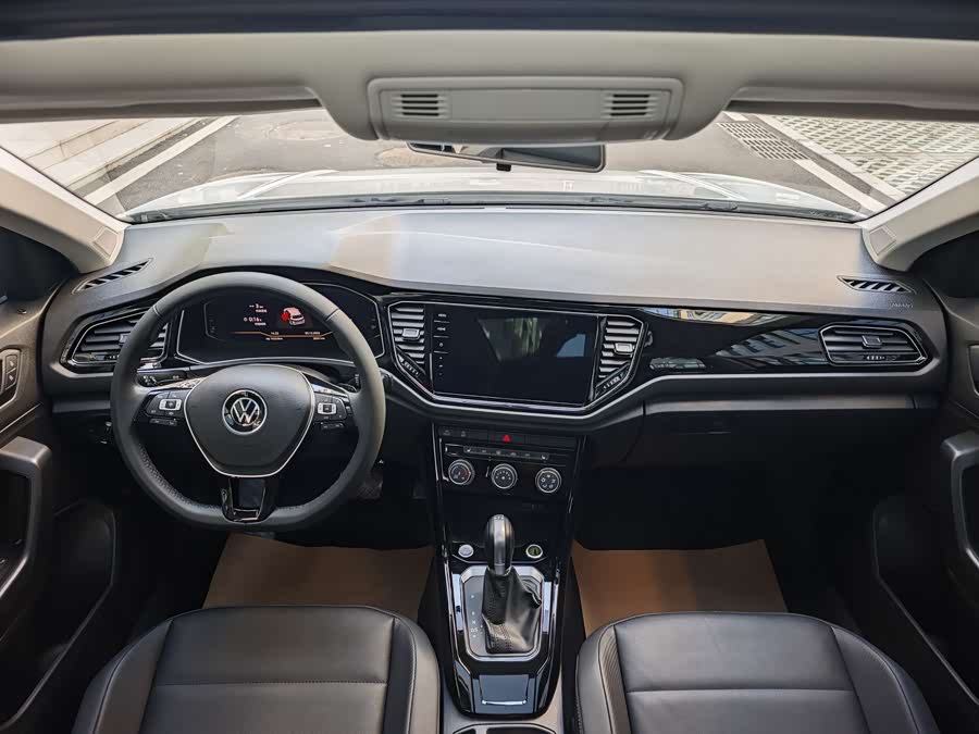 Volkswagen T-Roc 2022 car image #10