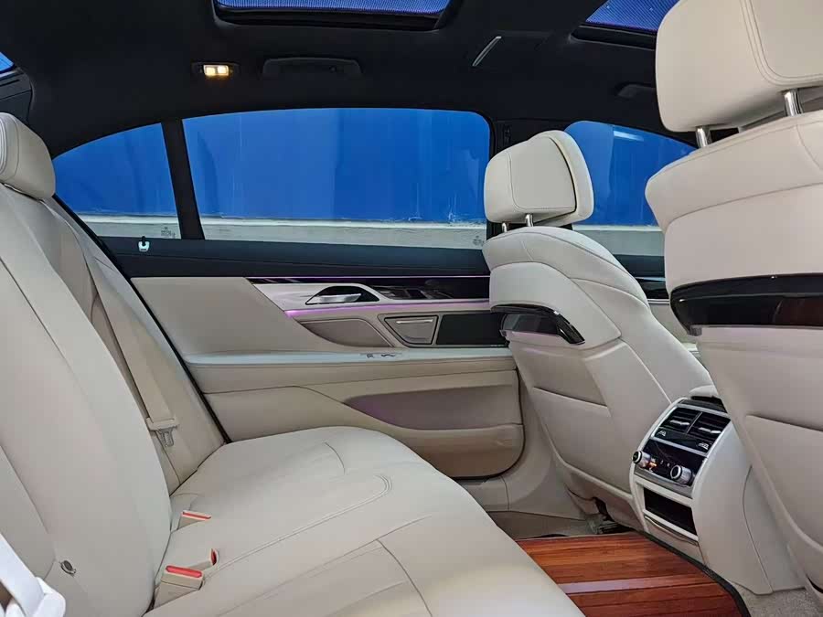 BMW 7 Series 2019 #10 BMW 7 Series 2019 car image #10