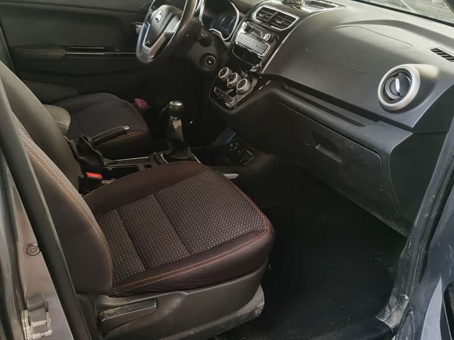 SWM X2 2021 изображение автомобиля #10