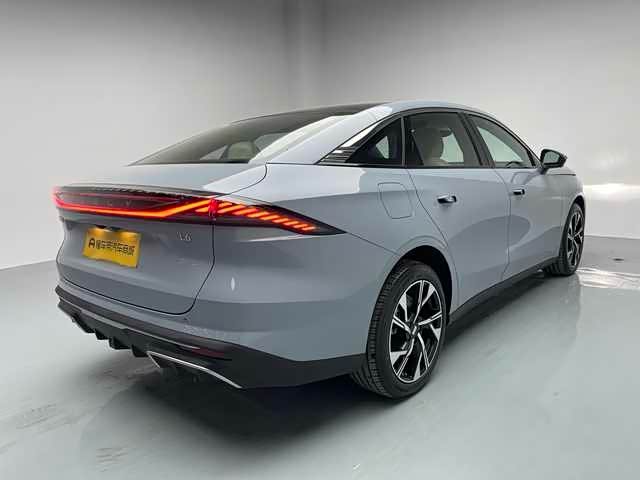 GEELY 2025 car image #10