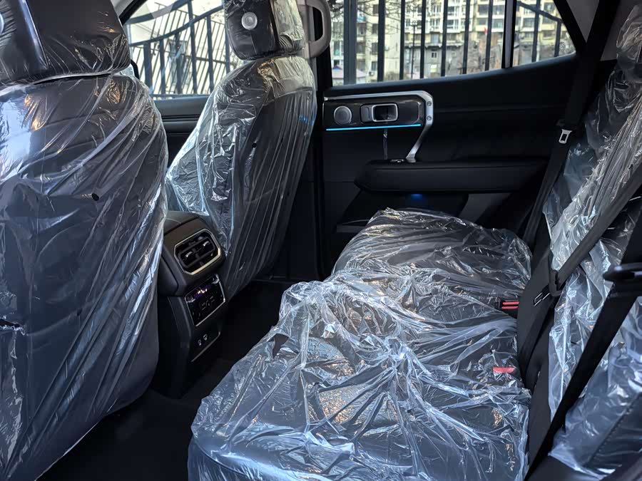 Tank 400 car image #10