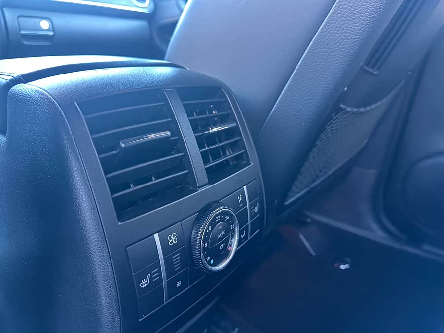 Mercedes-Benz GL Class 2012 car image #10