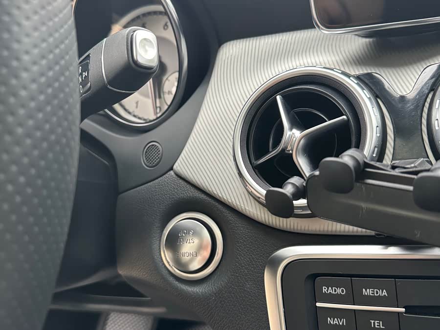 Mercedes-Benz GLA Class 2016 car image #10