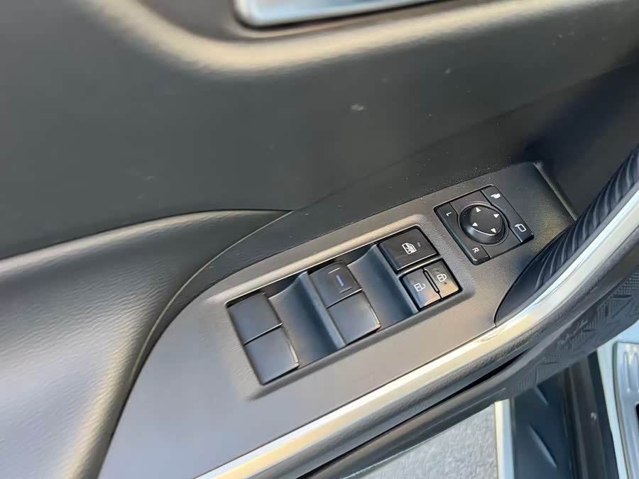Toyota RAV4 2021 صورة سيارة #10