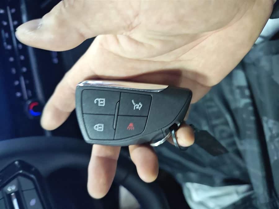 Chevrolet Equinox Plus 2025 car image #10