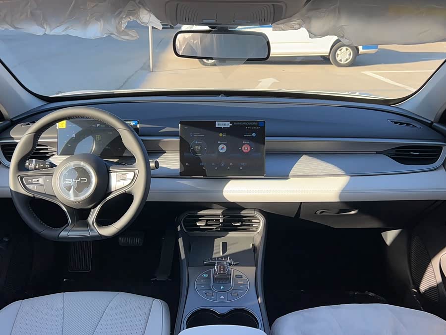 BYD Seal 05 DM-i 2025 car image #10