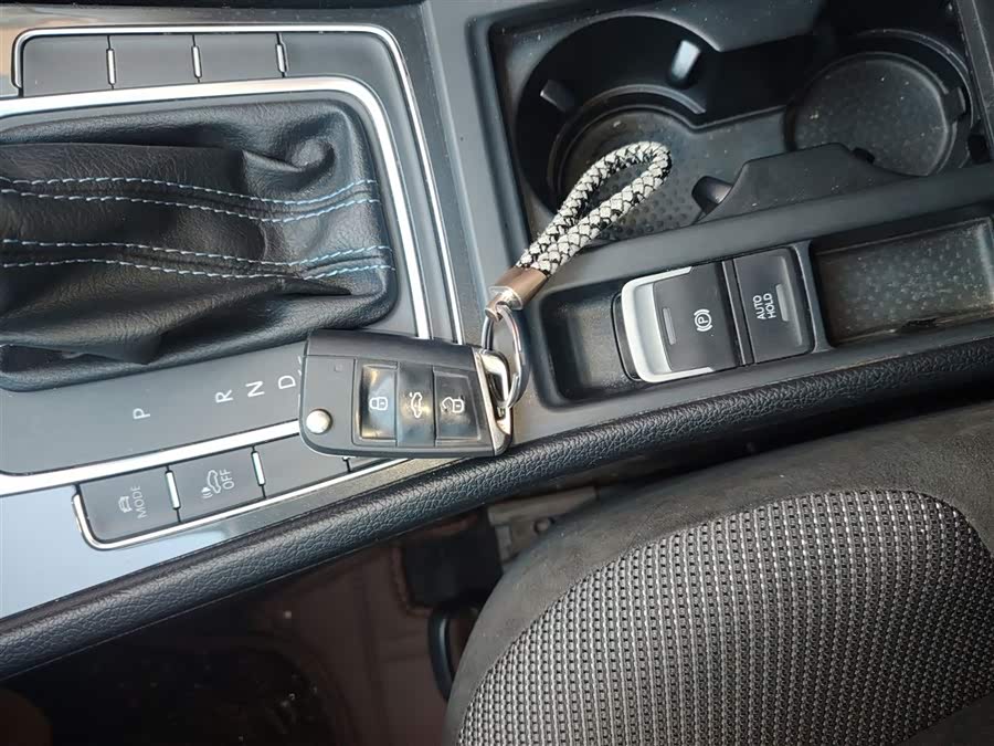 Volkswagen Golf Pure Electric 2020 car image #10