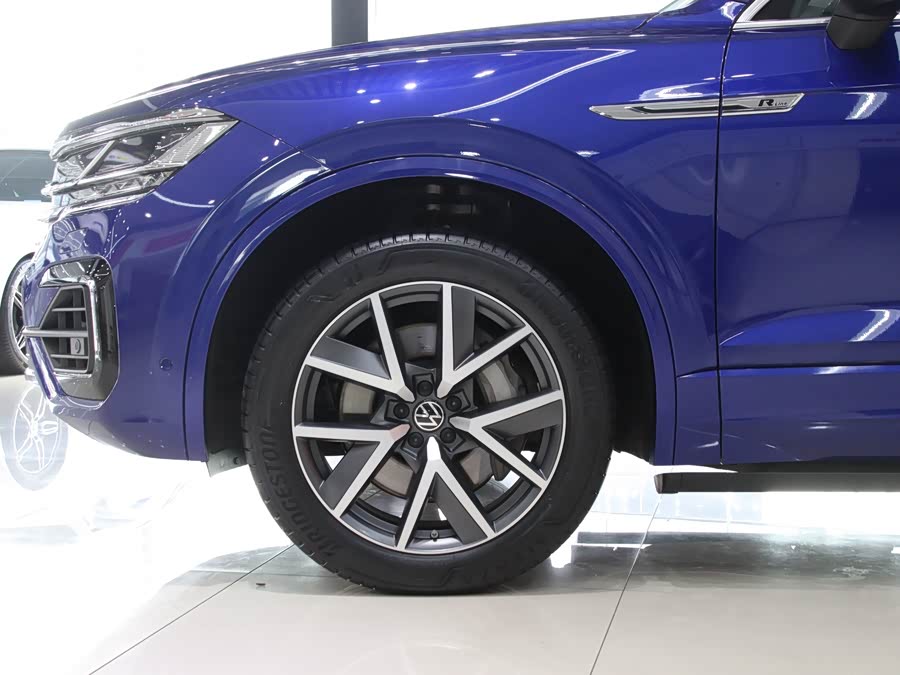 Volkswagen Touareg 2023 car image #10