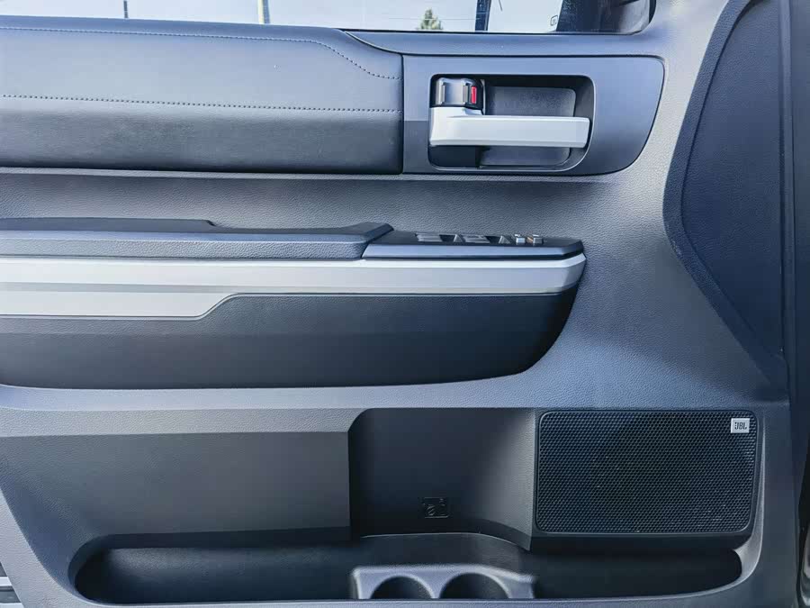 Toyota Tundra 2015 immagine di auto #10