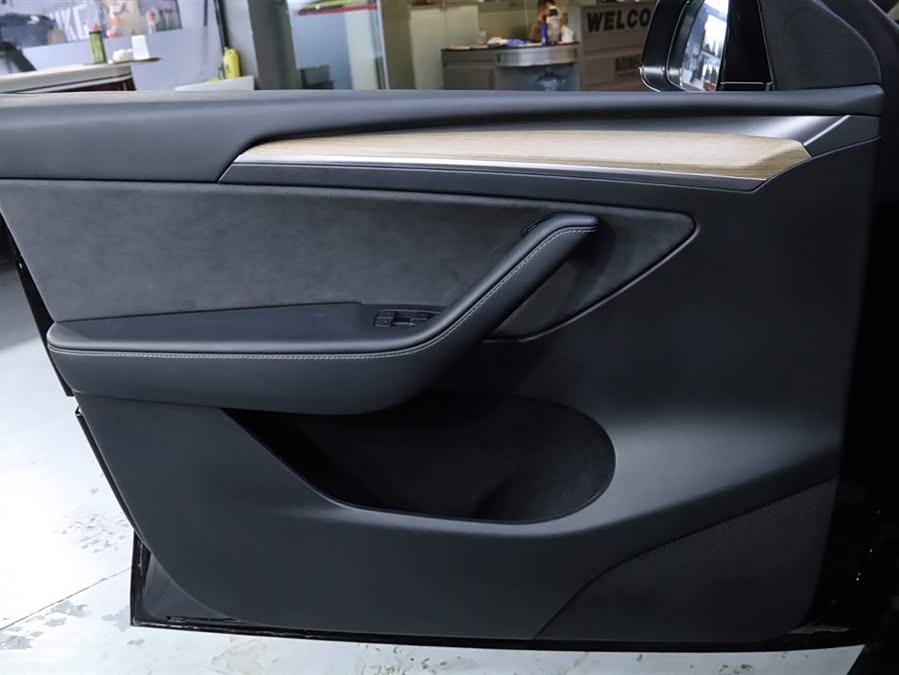 Tesla Model Y 2022 car image #10