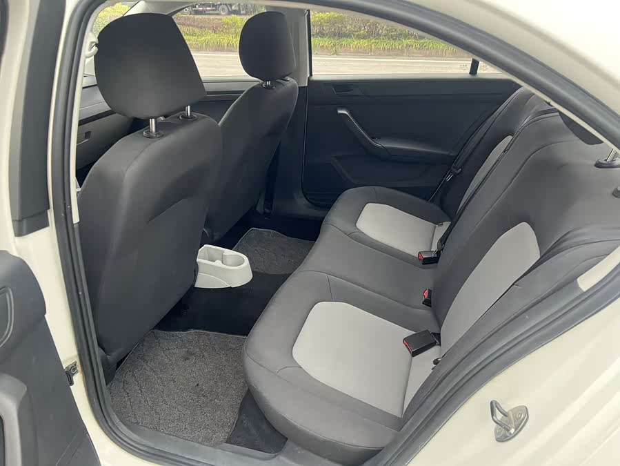 Skoda Rapid 2014 #10 Skoda Rapid 2014 car image #10