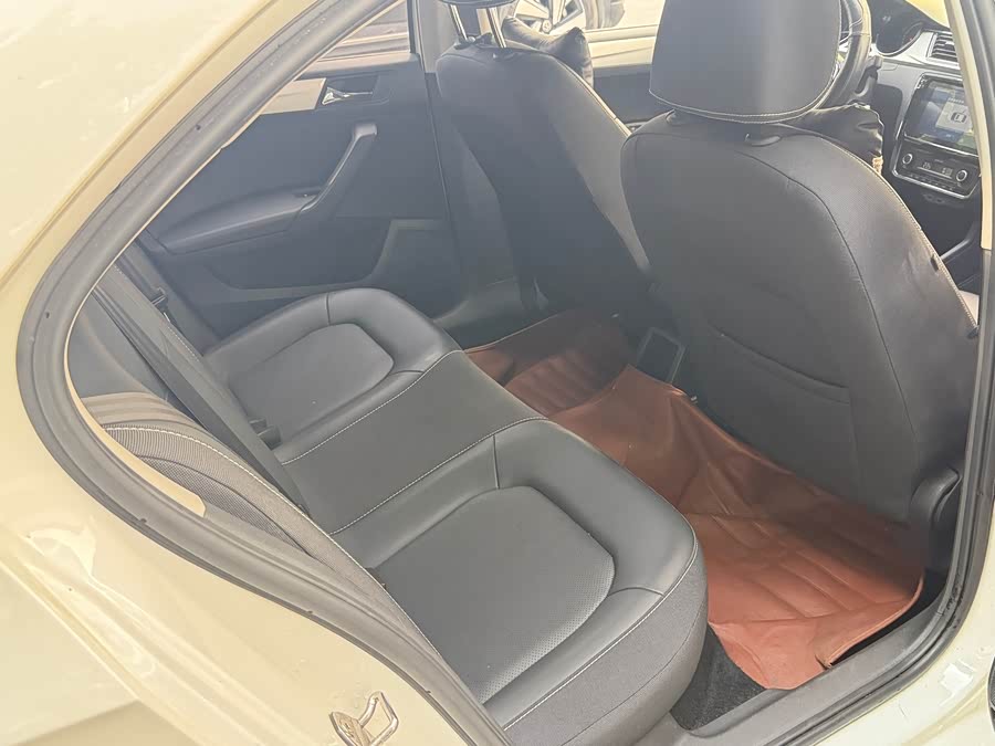 Skoda Rapid 2020 car image #10