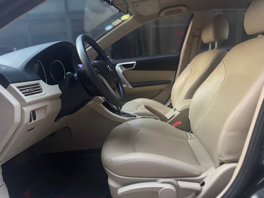 Soueast V5 Lingzhi 2014 car image #10