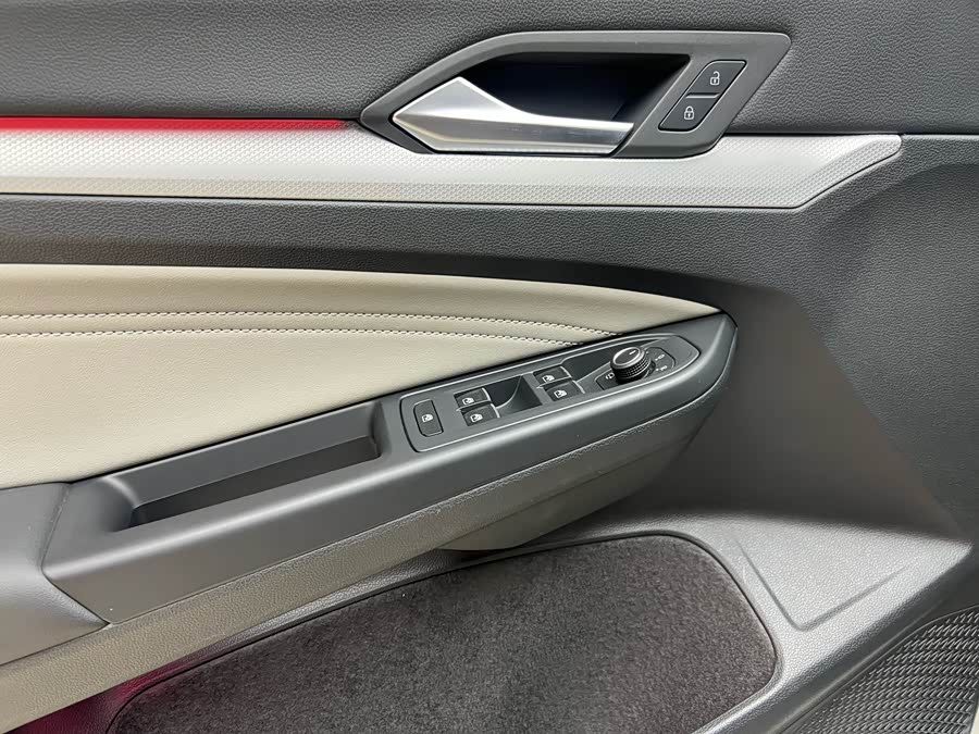 Volkswagen Golf 2023 car image #10