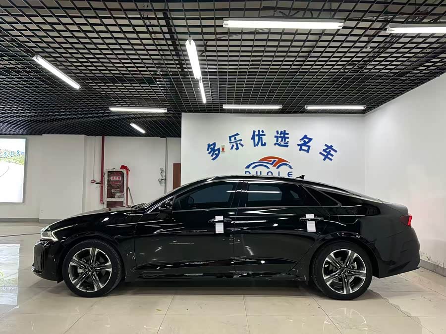 Kia K5 2023 car image #10