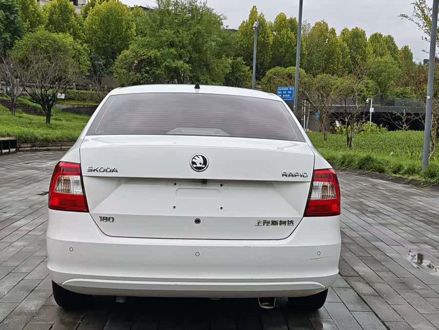 Skoda Rapid 2017 #10 Skoda Rapid 2017 car image #10