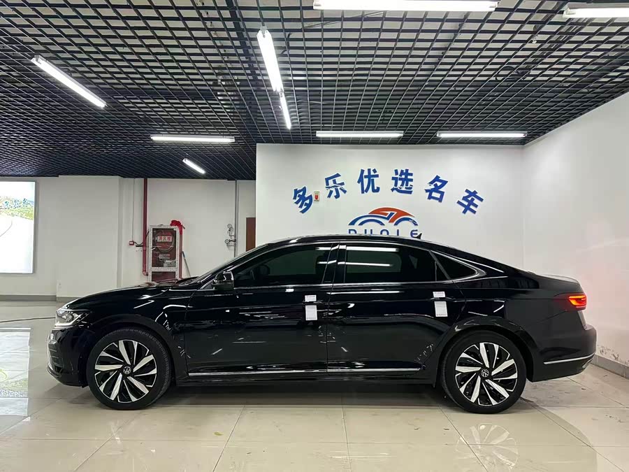 Volkswagen Passat 2024 car image #10