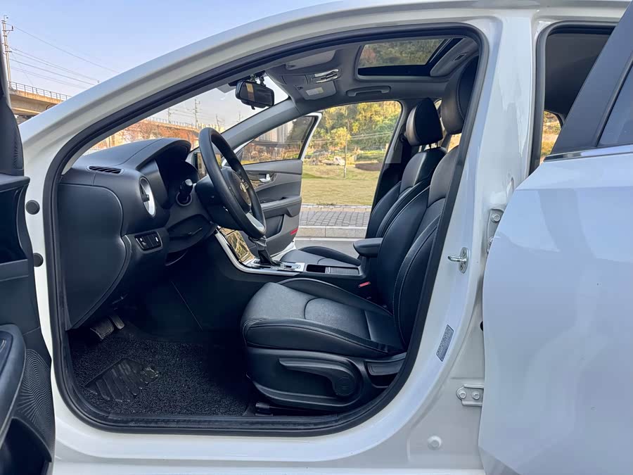 Kia K3 2019 car image #10