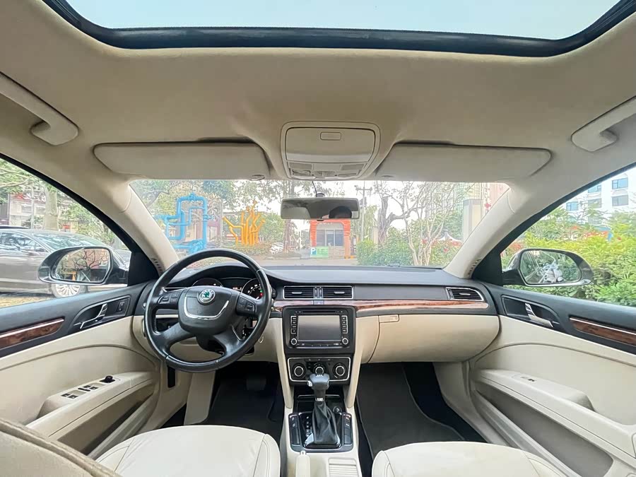 Skoda Superb 2012 immagine di auto #10