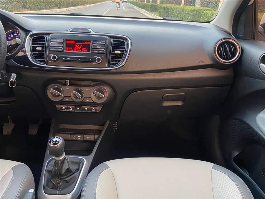 Kia Pegas 2017 image de voiture #10