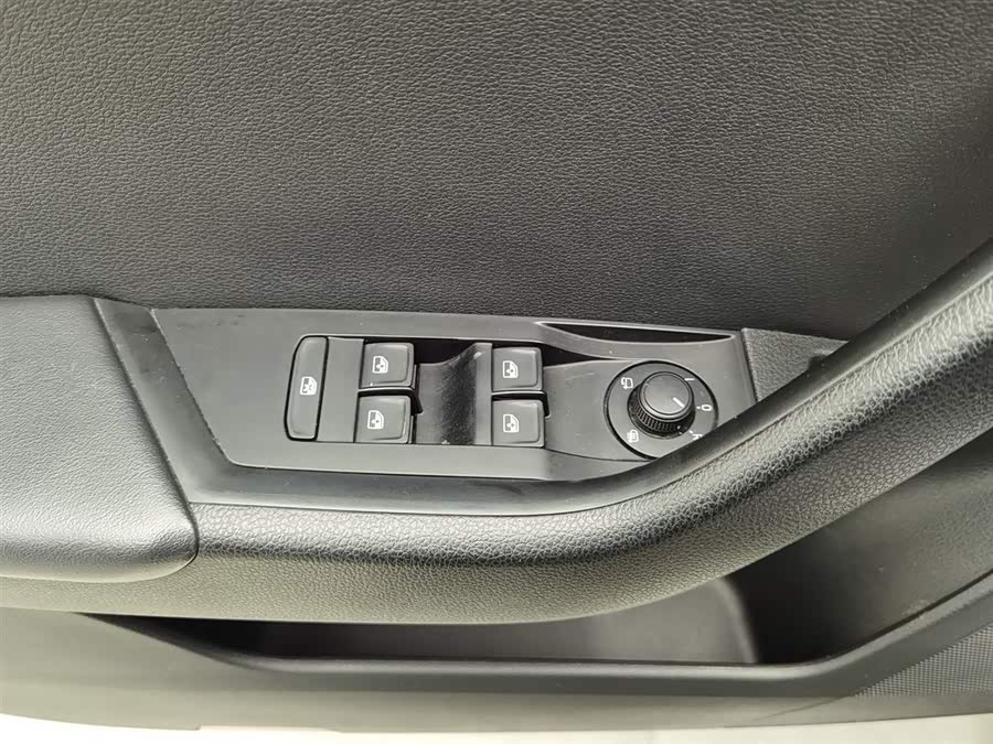 Skoda Superb 2017 car image #10