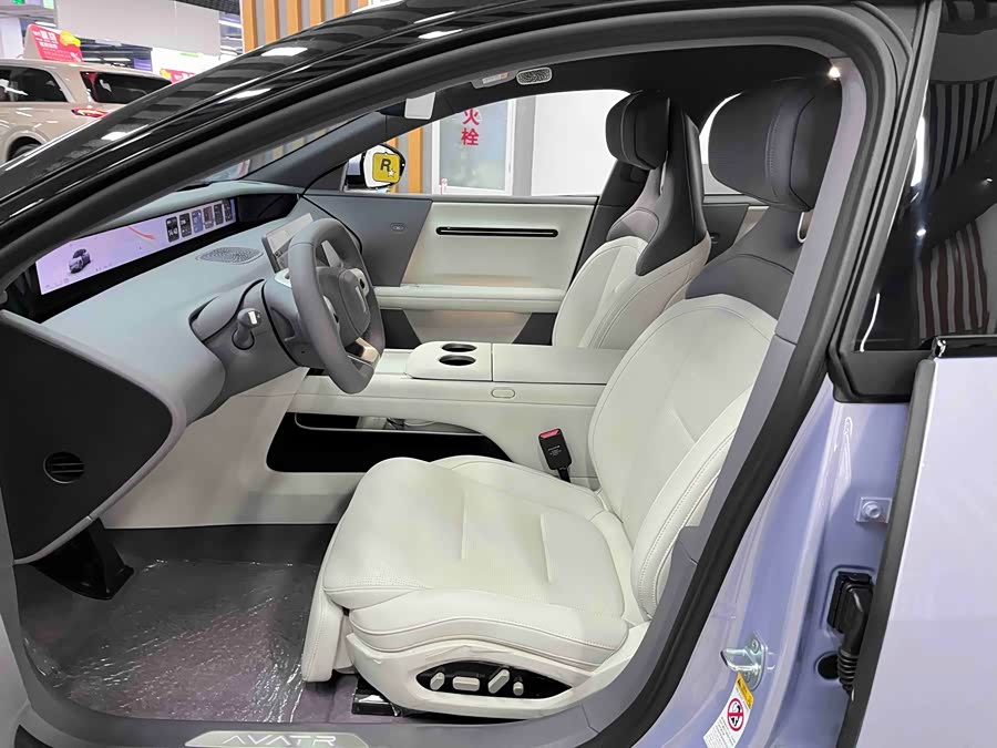 Avatr 06 2025 car image #10