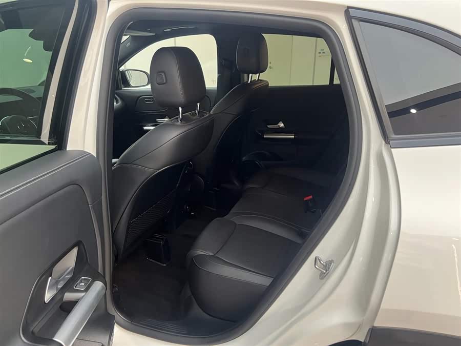 Mercedes-Benz GLA Class 2022 #10 Mercedes-Benz GLA Class 2022 car image #10