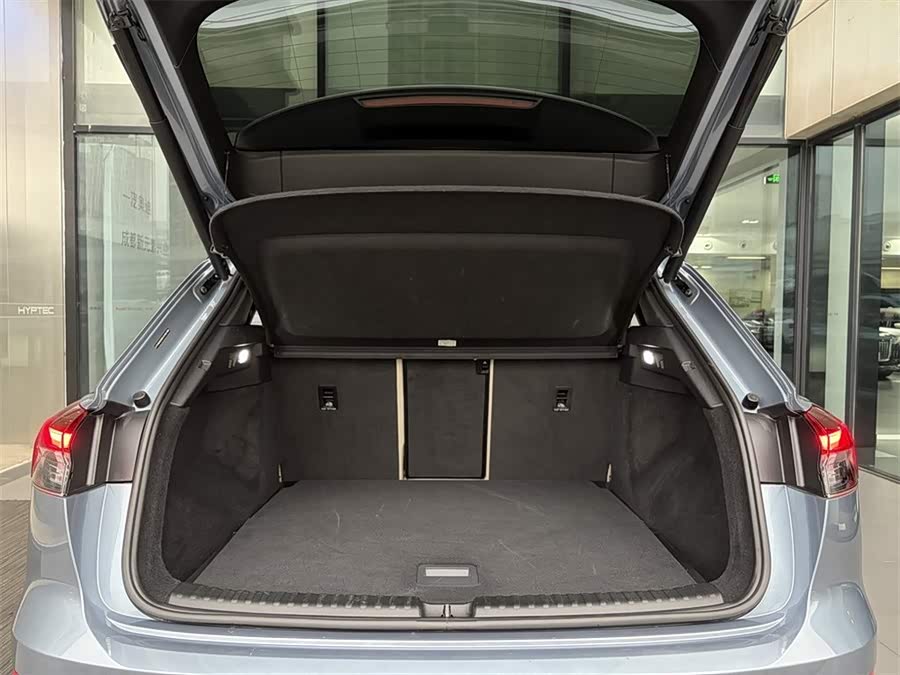 Audi Q4 e-tron 2023 صورة سيارة #10