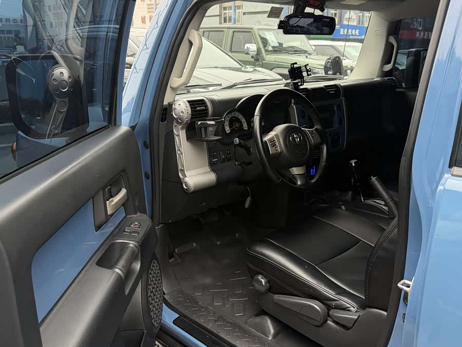 Toyota FJ Cruiser 2011 car image #10