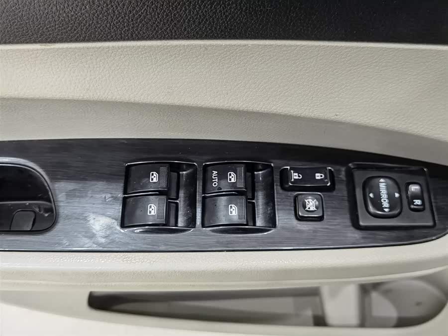 Forthing JOYEAR X3 2016 изображение автомобиля #10