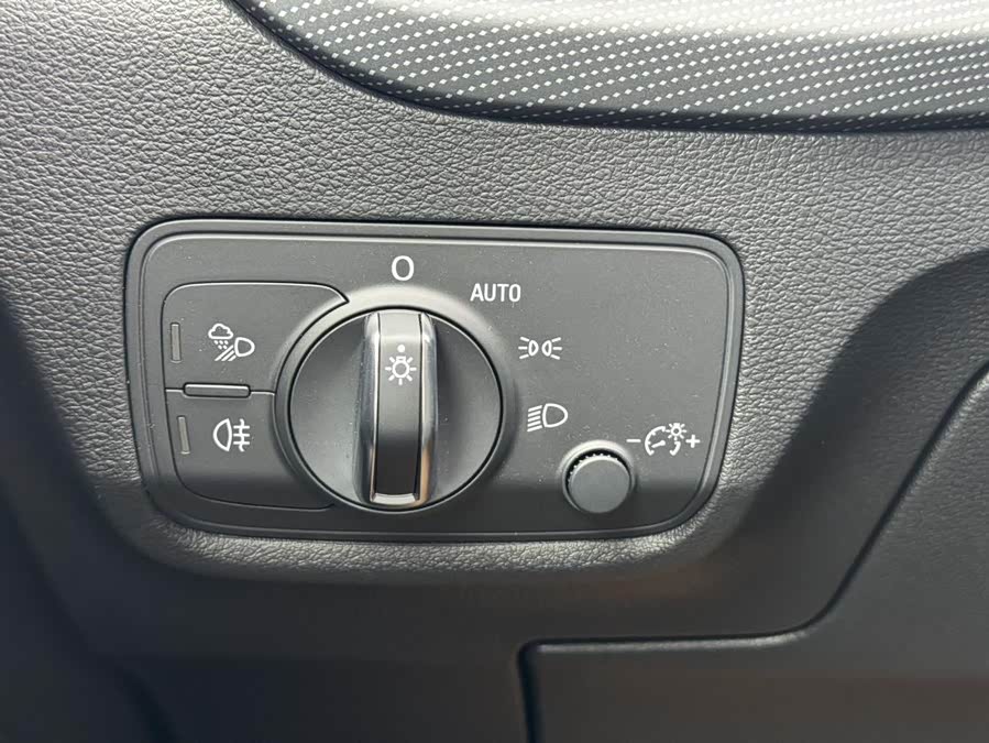 Audi Q2L 2025 car image #10