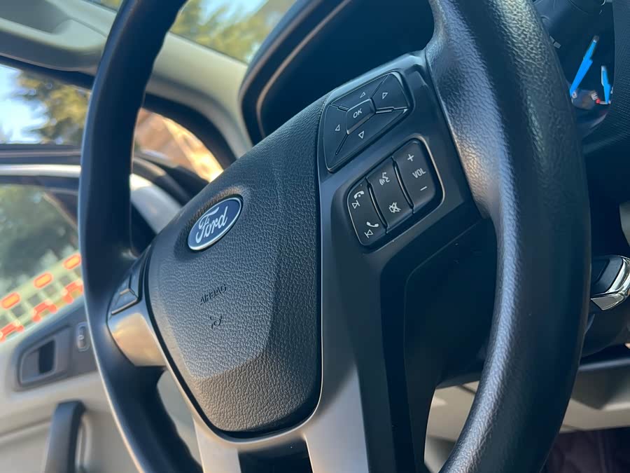 Ford Everest 2018 immagine di auto #10