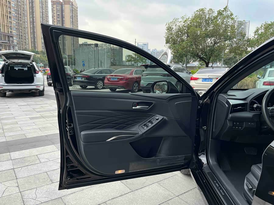 Toyota Avalon 2020 car image #10