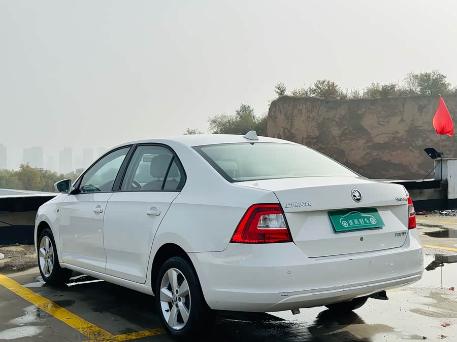 Skoda Rapid 2015 #10 Skoda Rapid 2015 car image #10
