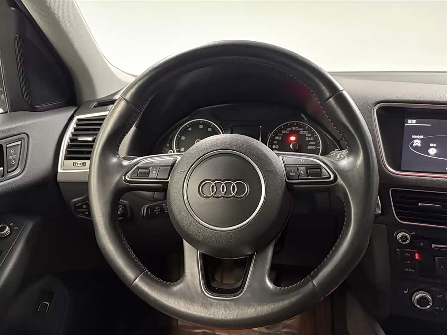 Audi Q5 2016 car image #10