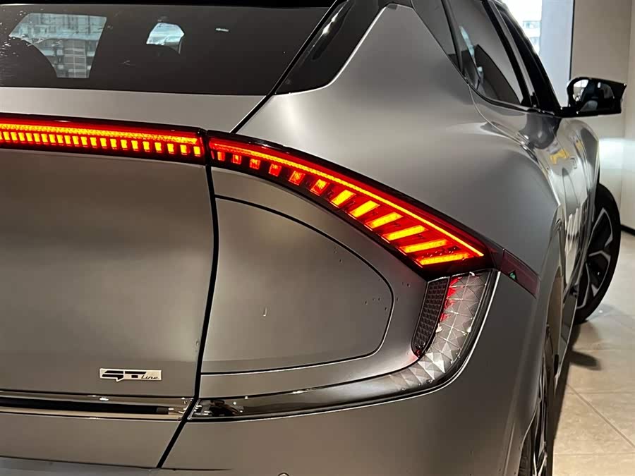 Kia EV6 2023 изображение автомобиля #10