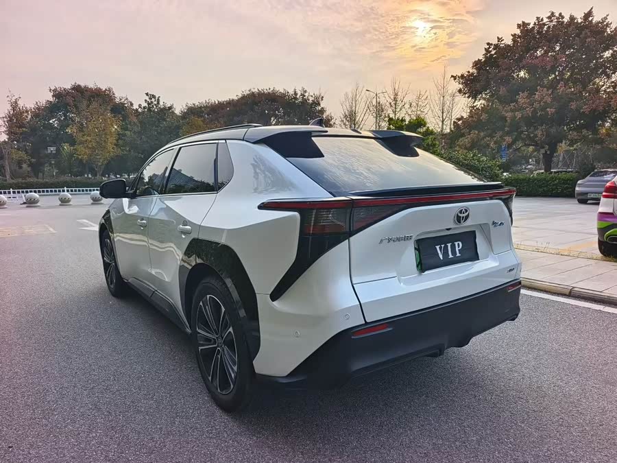 Toyota bZ4X 2022 immagine di auto #10